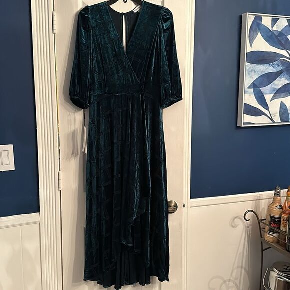 NWT  Calvin Klein Puff-Sleeve Velvet Dress - Picture 4 of 7